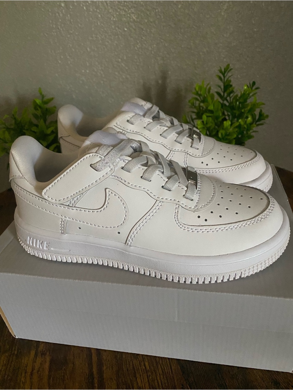 Nike Kids White Low-Top Swoosh Sneakers